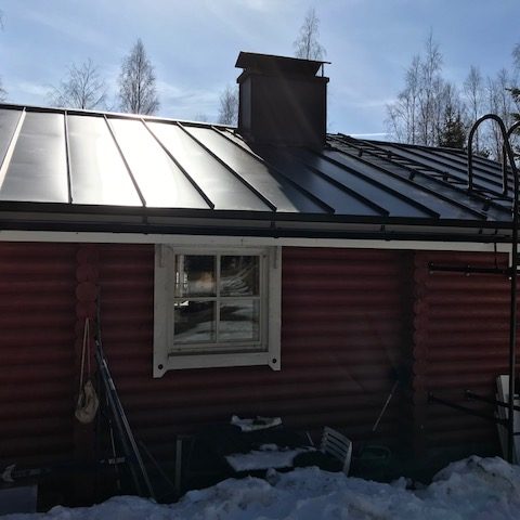 Lukkosaumalla valmistettu